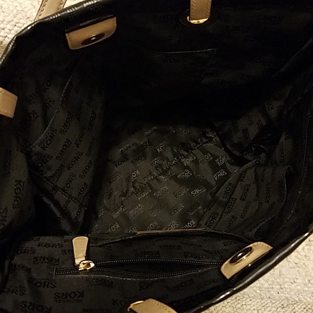 Purse - Picture 3 of 4